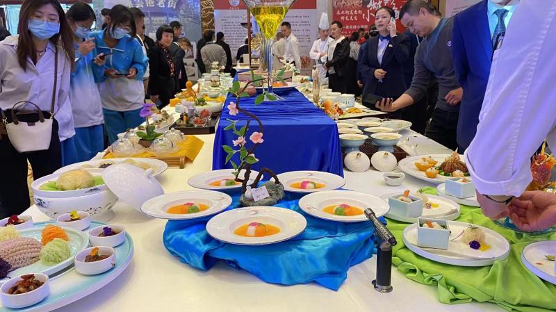 我系师生观摩、学习现场美食作品.jpg